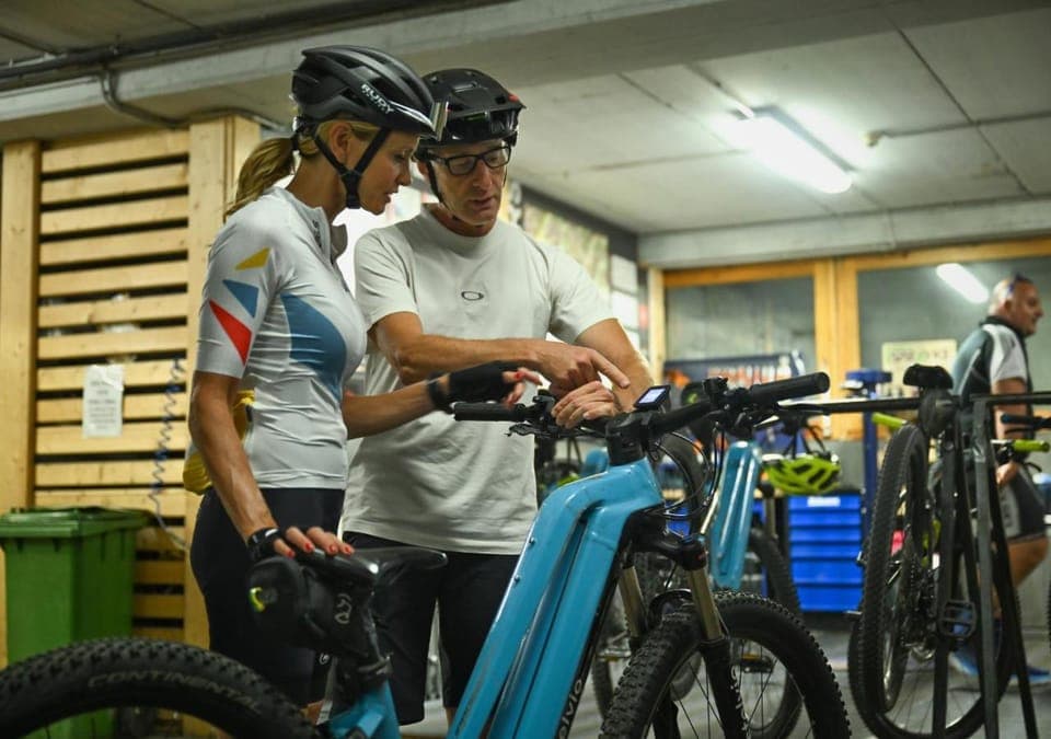 Cycling, Cycling, group of guests