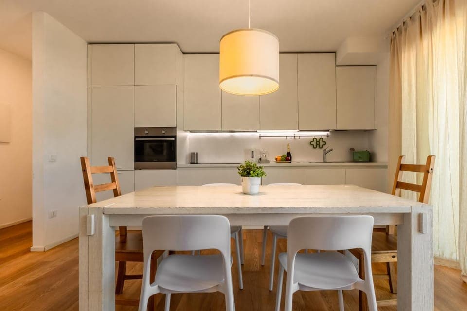 Kitchen or kitchenette, Dining area, microwave, stove, toaster