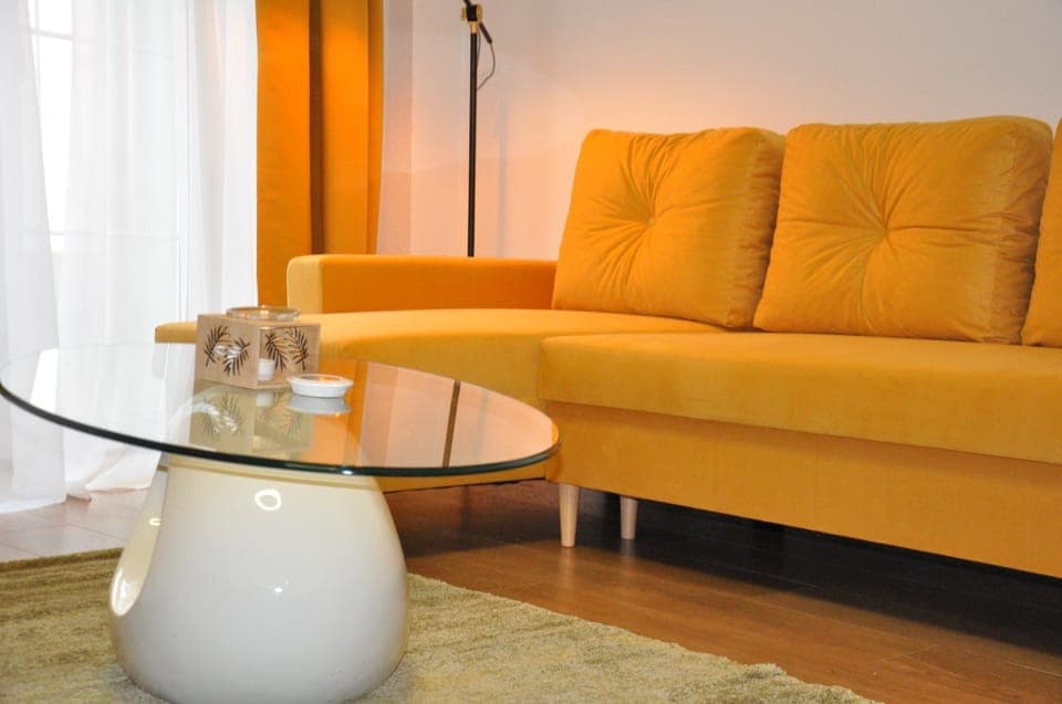 Living room, Seating area, Pets