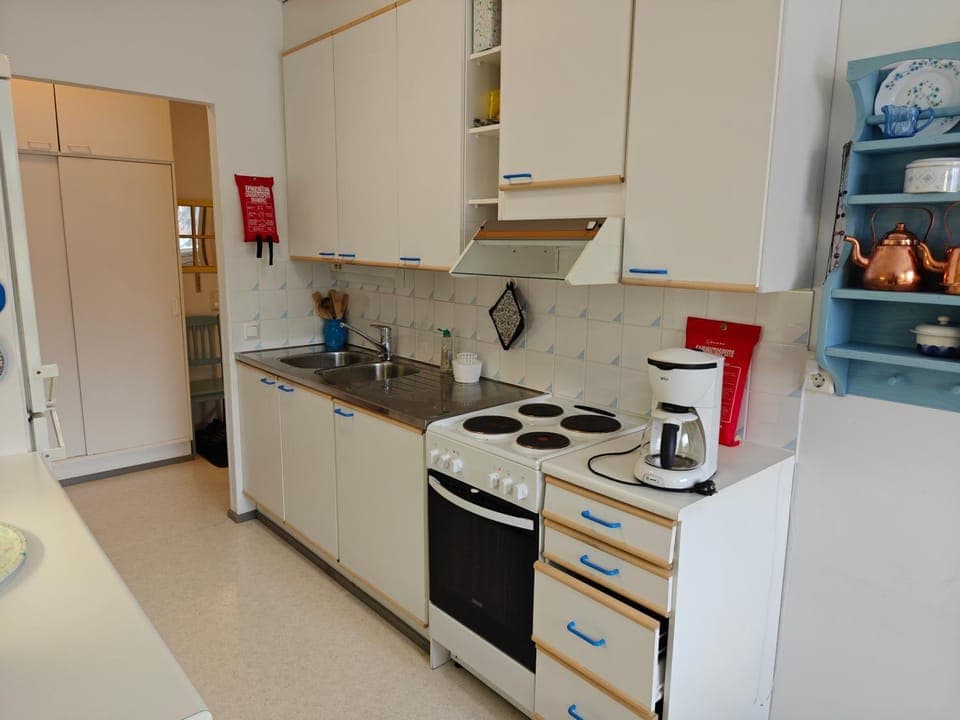 Kitchen or kitchenette, oven, stove