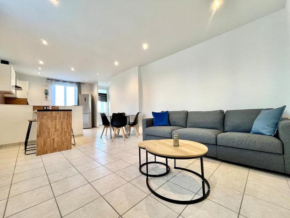 TV and multimedia, Living room, Dining area