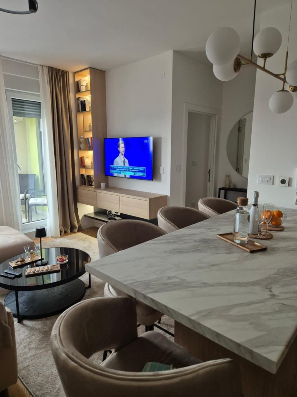 TV and multimedia, Living room, Seating area, Dining area