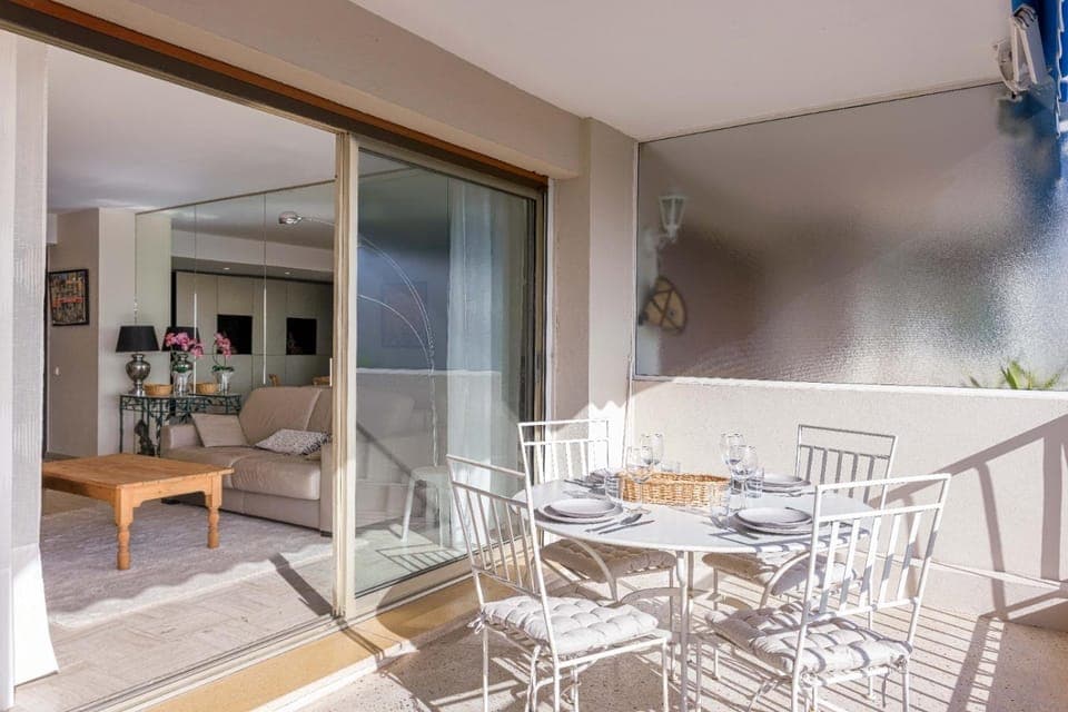 Patio, Day, Balcony/Terrace, Living room, Seating area, Dining area