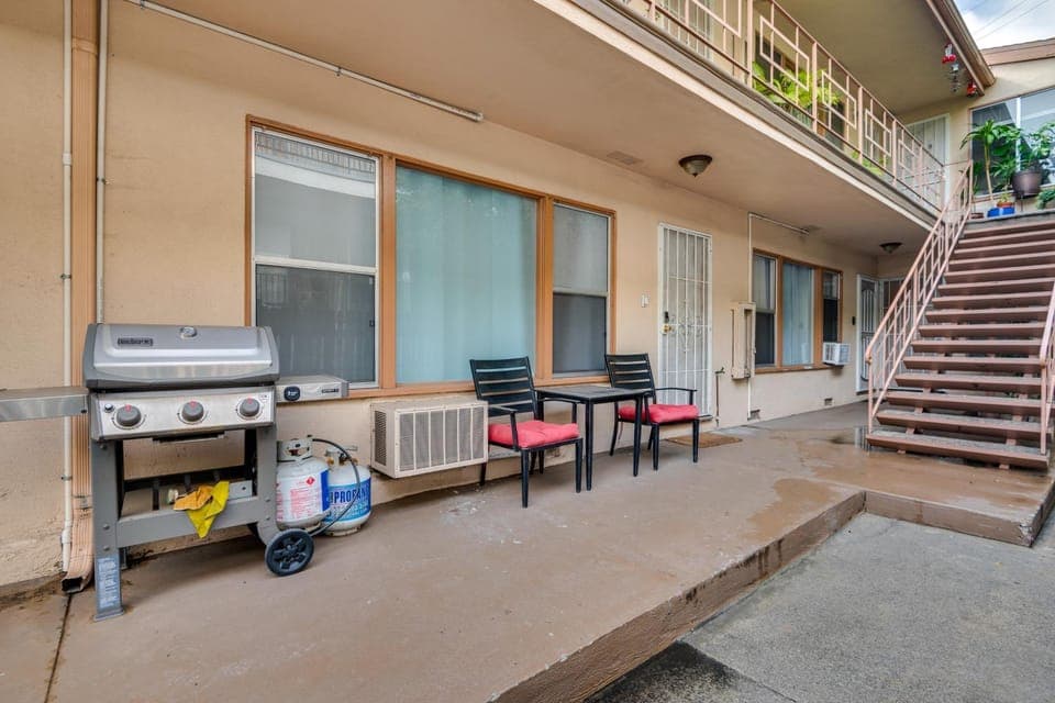 1 Mi to Dtwn Melrose Cozy Condo with Patio Apartment in West Hollywood