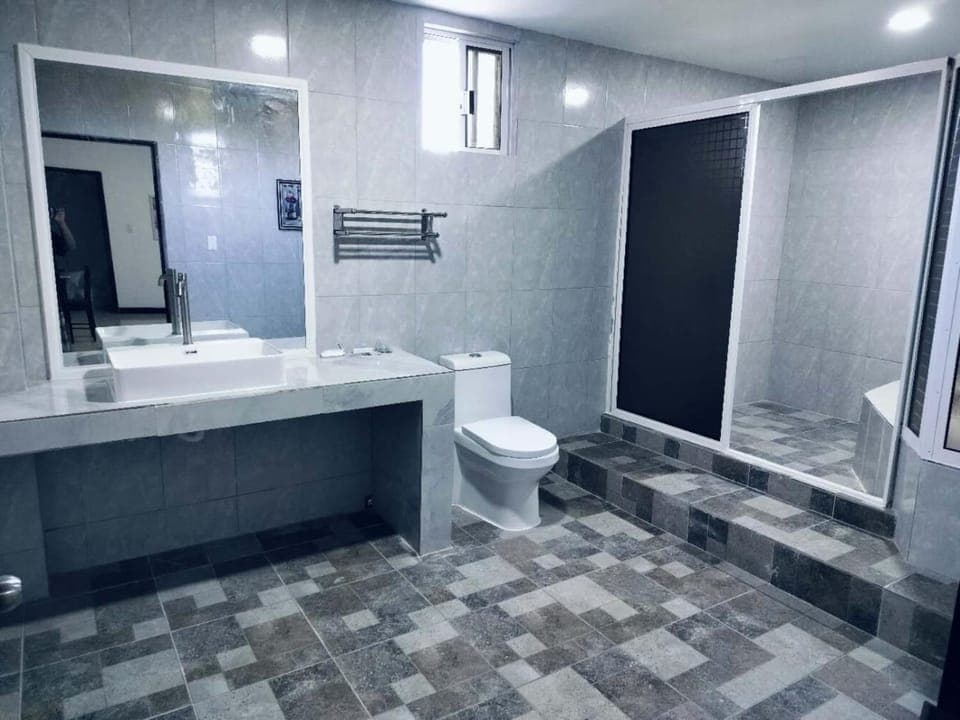 Shower, Toilet, Bathroom, Bath