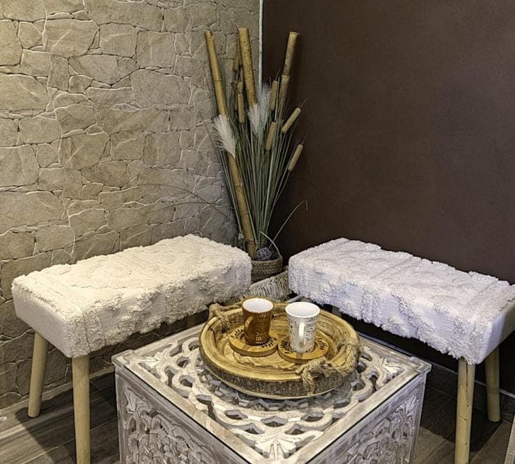 Living room, Food and drinks, Seating area