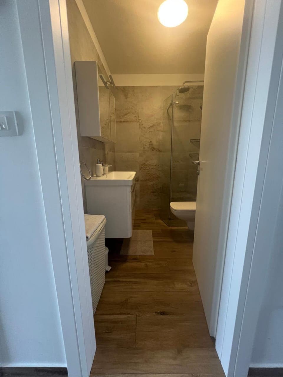Apartment with private pool Apartment in Okrug Gornji