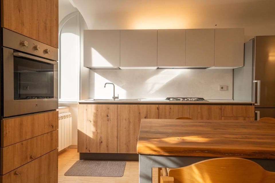 Kitchen or kitchenette, Dining area, oven, stove