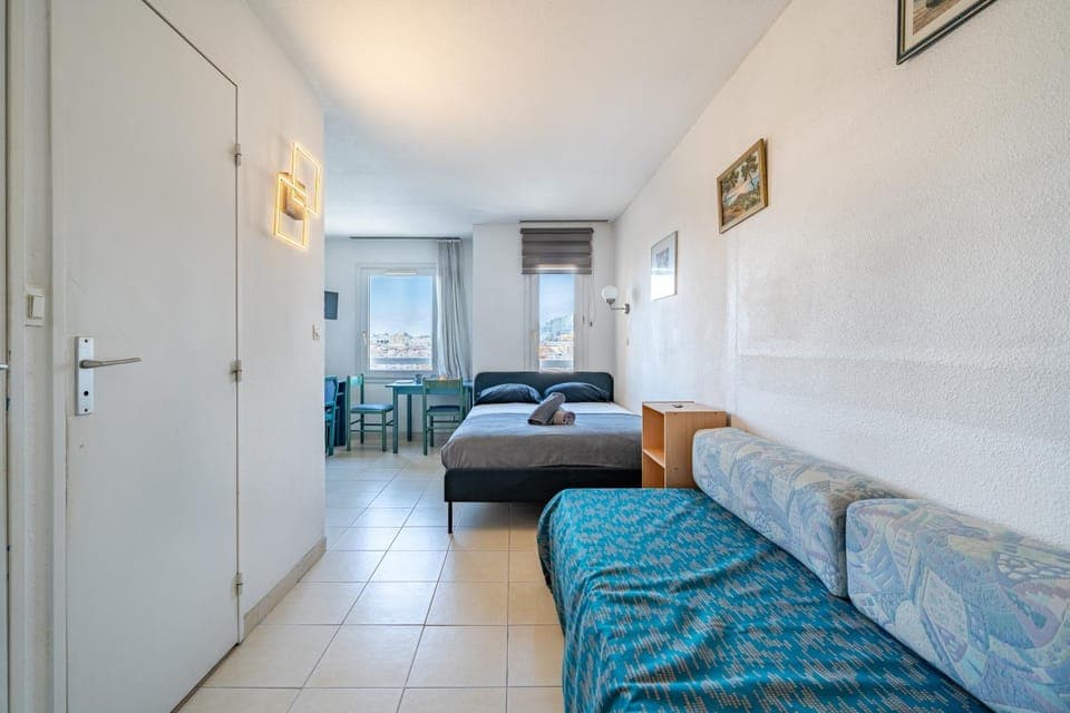 Living room, Photo of the whole room, Bedroom