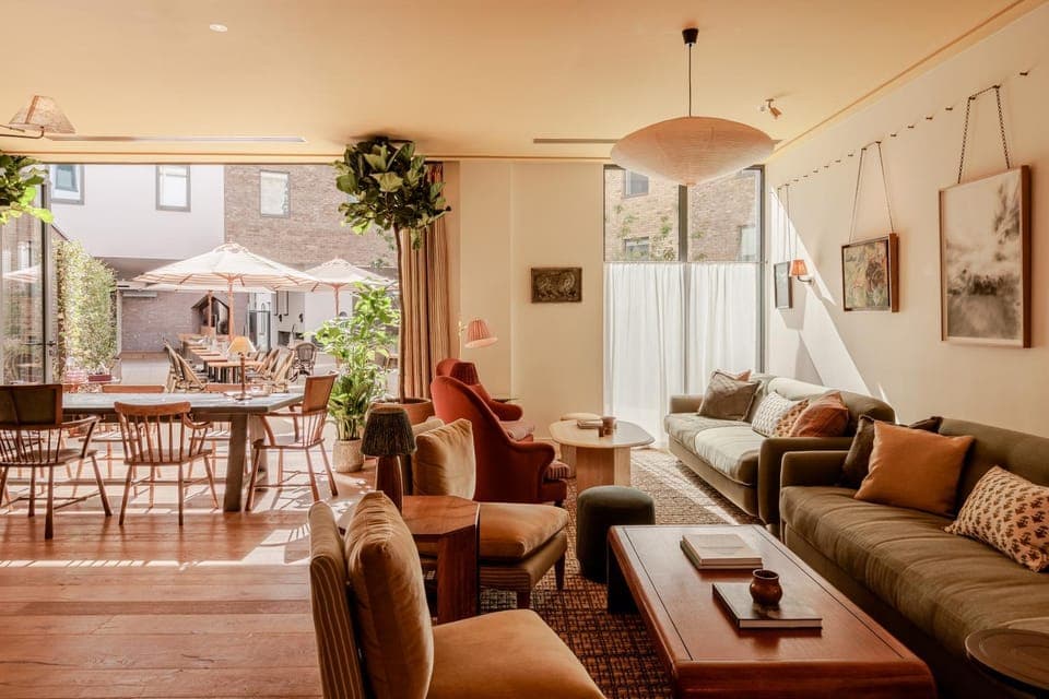 Restaurant/places to eat, Lobby or reception, Seating area, Dining area, Internal: Not applicable to any particular room