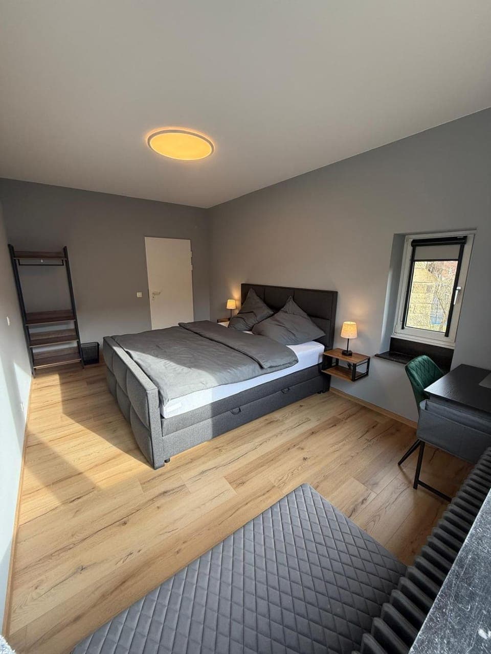 Bed, Photo of the whole room, Seating area