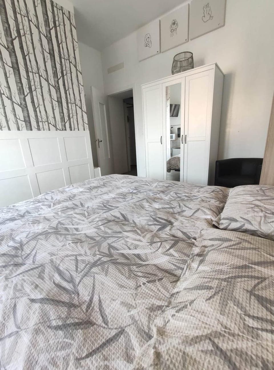 Bed, Photo of the whole room, wardrobe