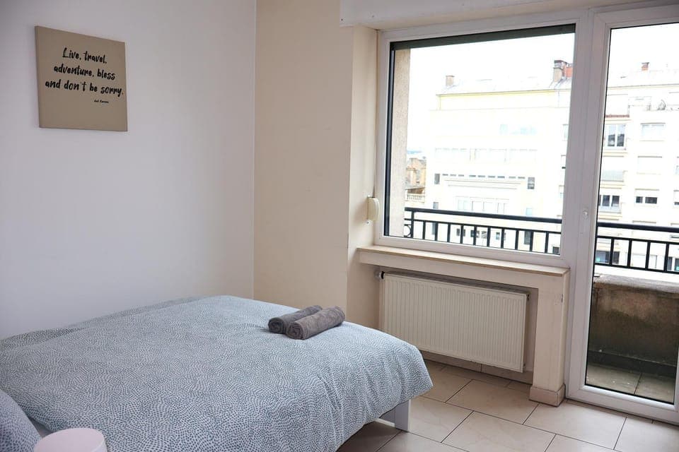 Bed, Balcony/Terrace, City view, heating, towels