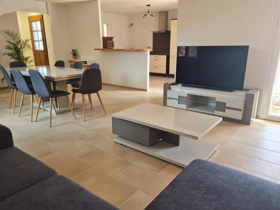 TV and multimedia, Living room, Dining area