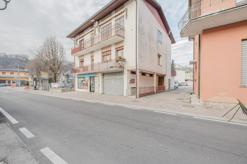 Property building, Neighbourhood