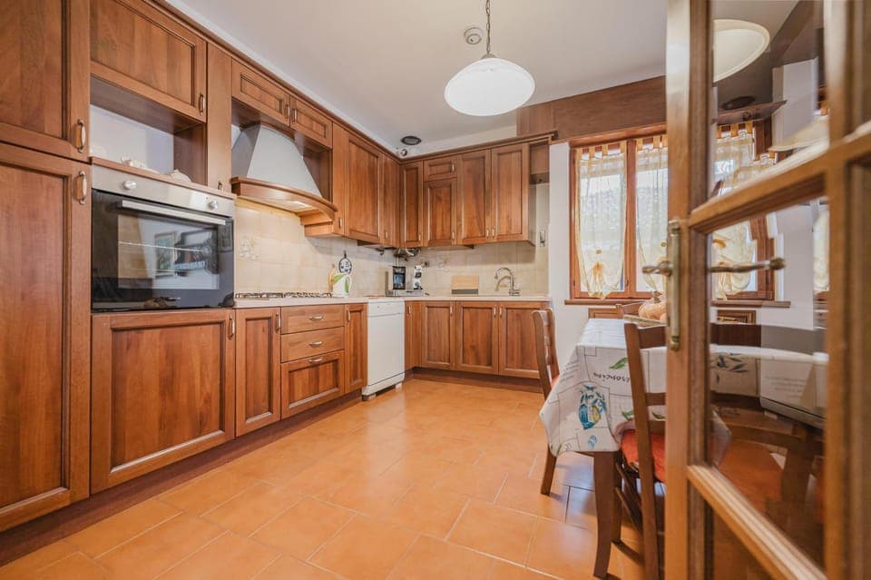 Kitchen or kitchenette, Dining area, dishwasher, oven, stove