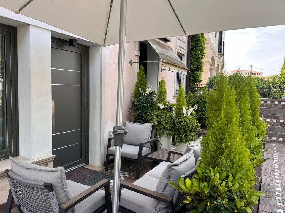 Property building, Patio, Facade/entrance, Day