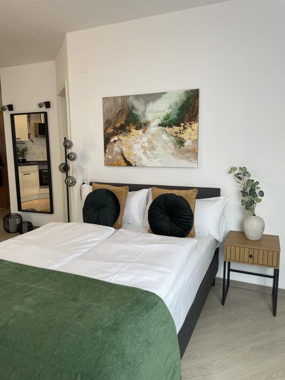 Bed, Photo of the whole room