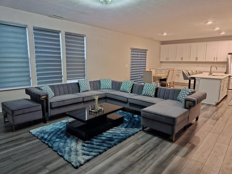 Kitchen or kitchenette, Living room, Seating area, Dining area