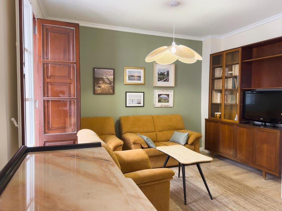 Communal lounge/ TV room, Library, TV and multimedia, Living room