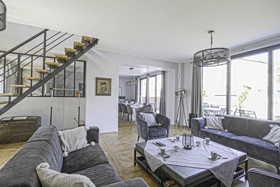 Living room, Seating area, Dining area