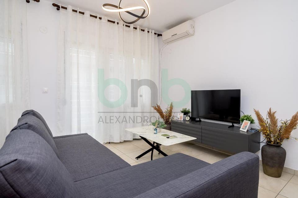 TV and multimedia, Living room, Seating area, air conditioner