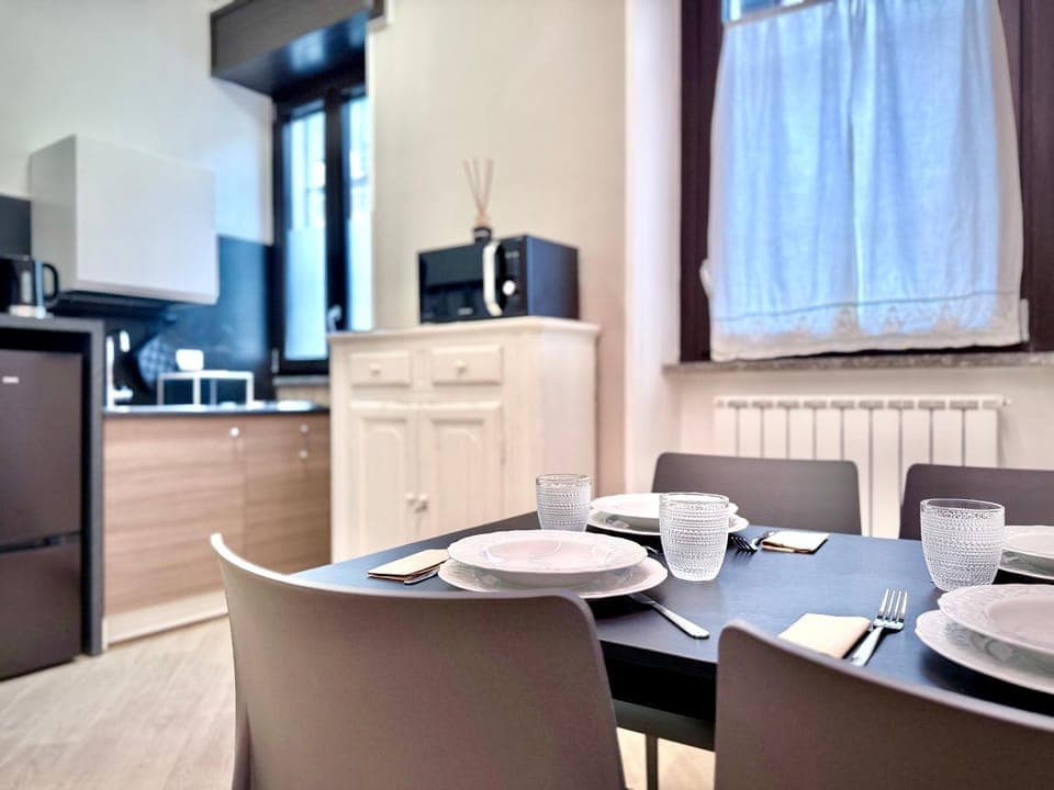 Kitchen or kitchenette, Dining area, oven, stove