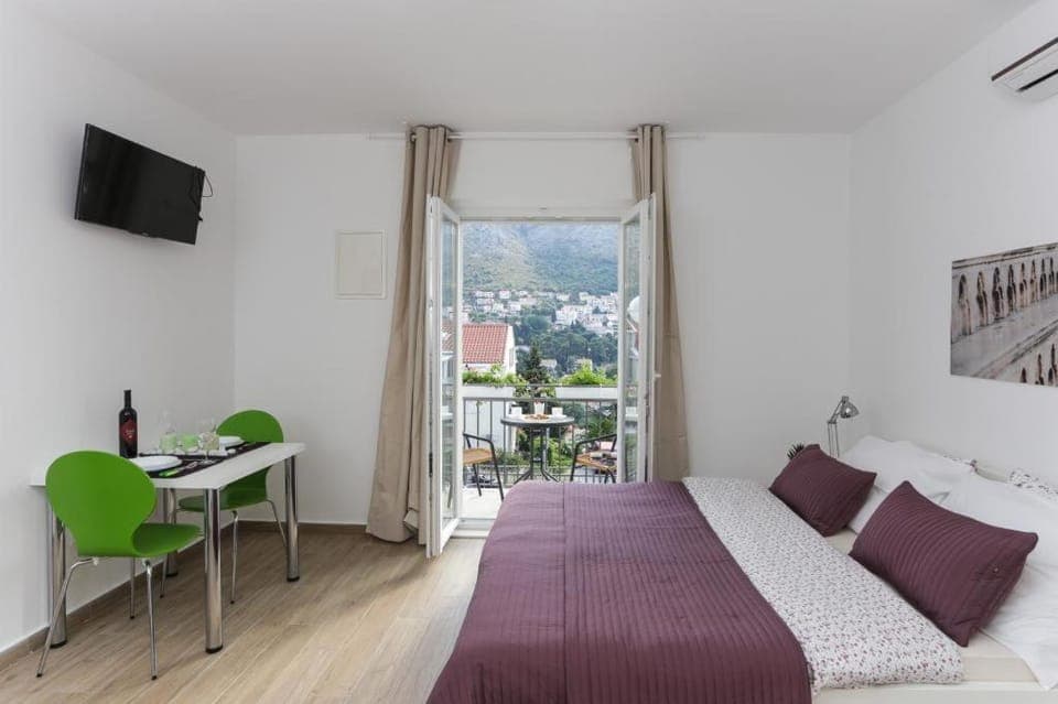 Balcony/Terrace, Mountain view