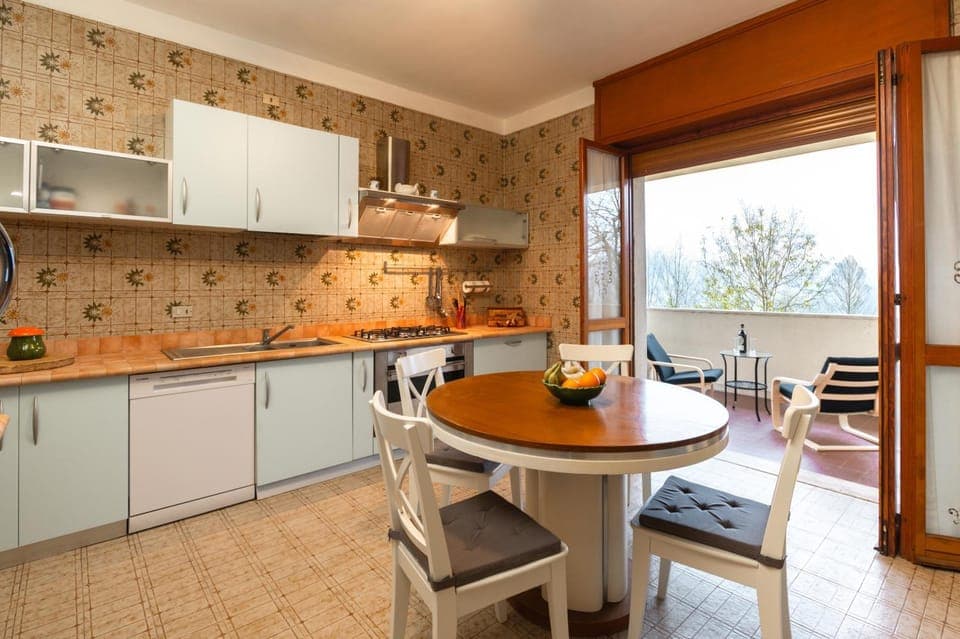 Kitchen or kitchenette, Kitchen or kitchenette, Dining area, stove