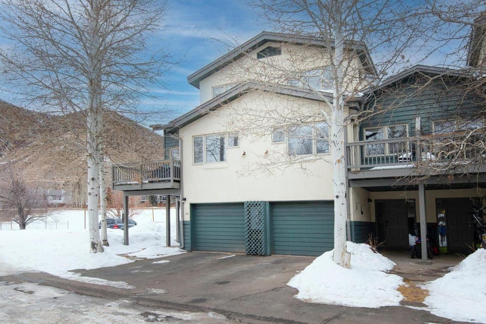Greenbrier Townhouse #25 House in Avon