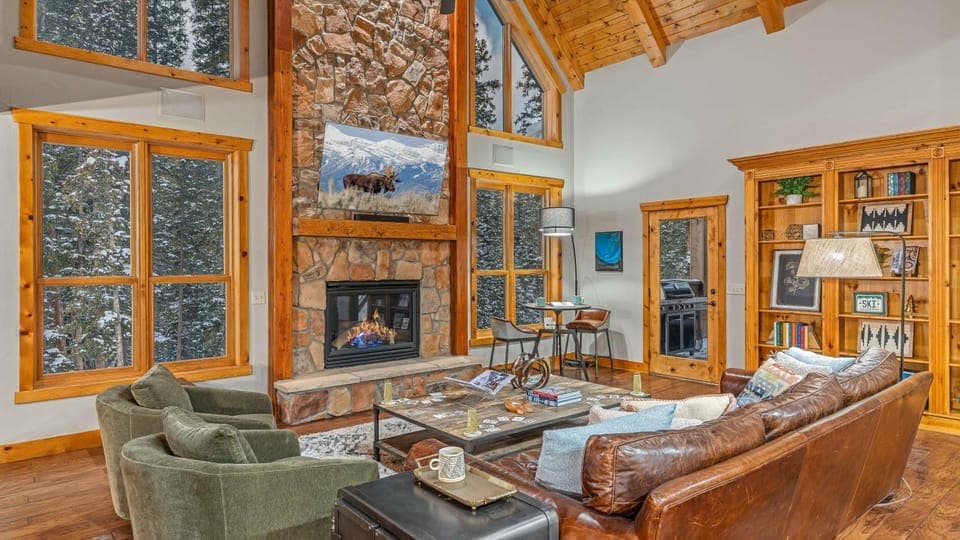 Starlit Pines Lodge House in Blue River