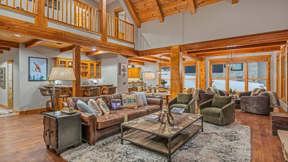 Starlit Pines Lodge House in Blue River
