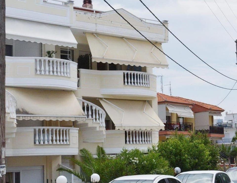 Property building, Day, Neighbourhood, View (from property/room), Balcony/Terrace, Street view, Parking