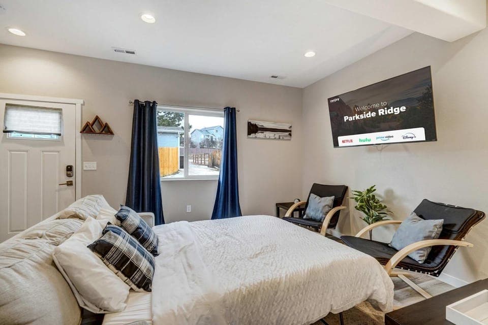Parkside Ridge Cozy Escape w Hot Tub & Views House in Monument