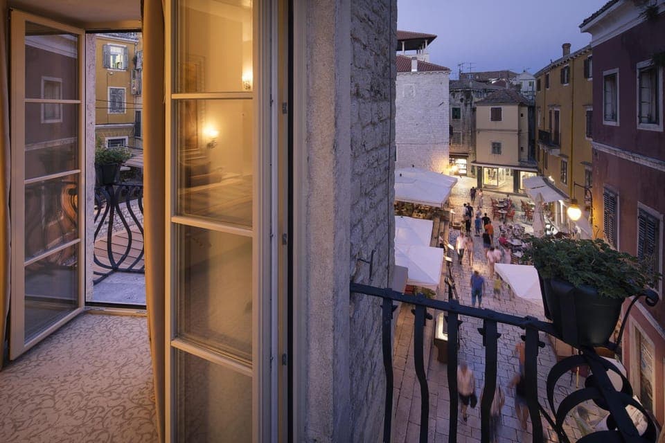 Night, Balcony/Terrace, City view, Landmark view, Street view