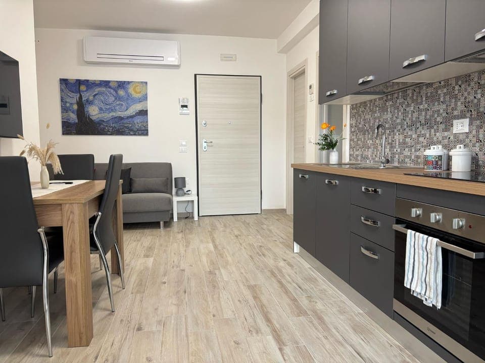 Dining area, dishwasher