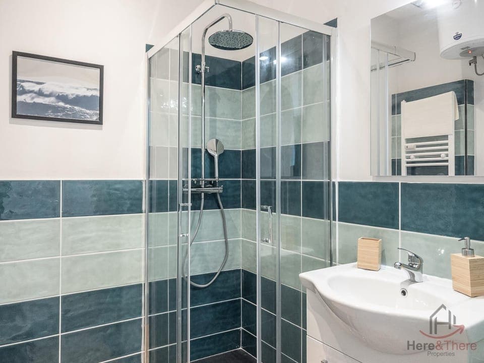 Shower, Bathroom, towels