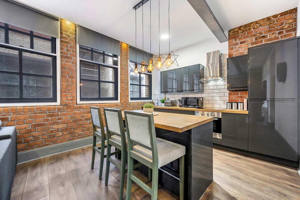 Kitchen or kitchenette, Dining area, oven, stove