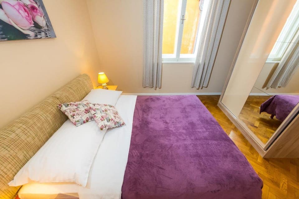 Bedroom, bunk bed