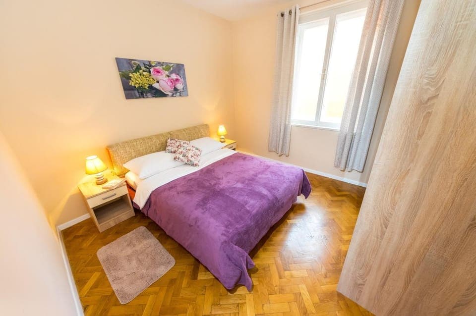 Photo of the whole room, Bedroom, bunk bed