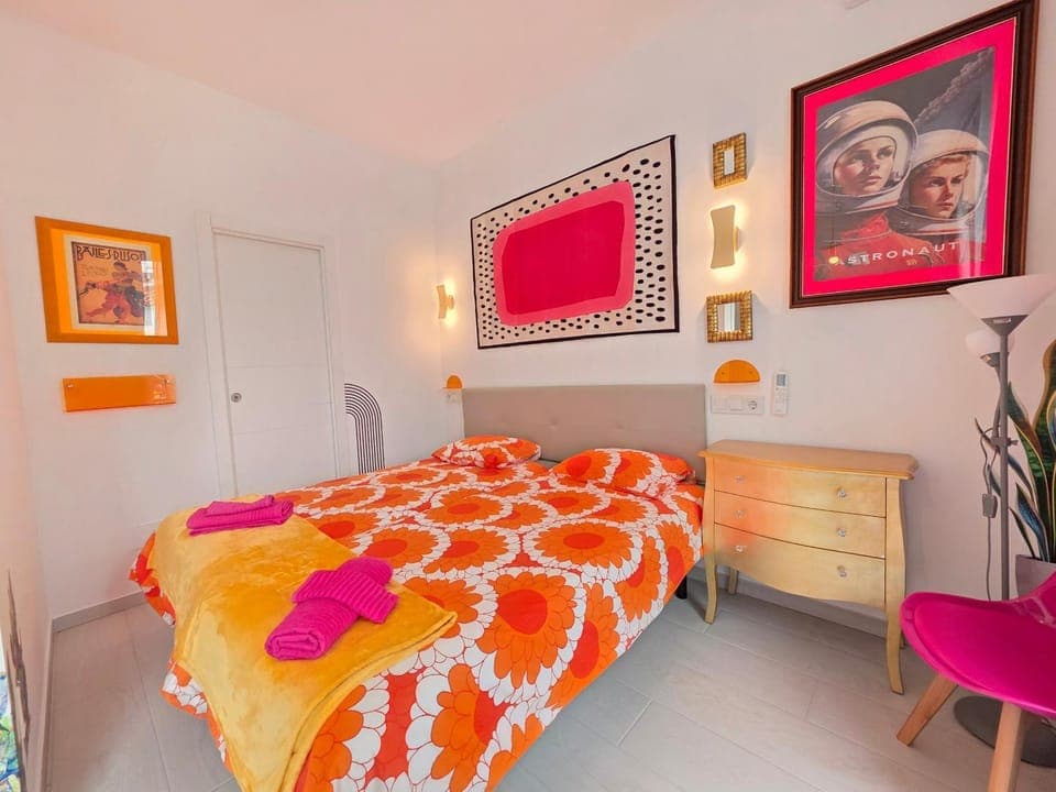 Bed, Photo of the whole room