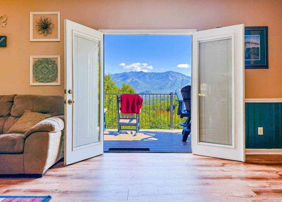 View (from property/room), Balcony/Terrace, Mountain view