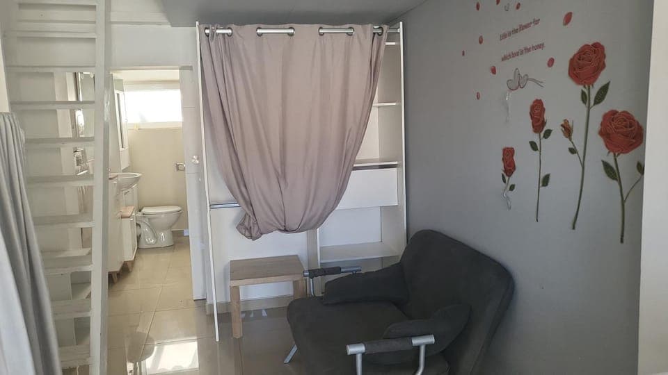 Photo of the whole room, Seating area