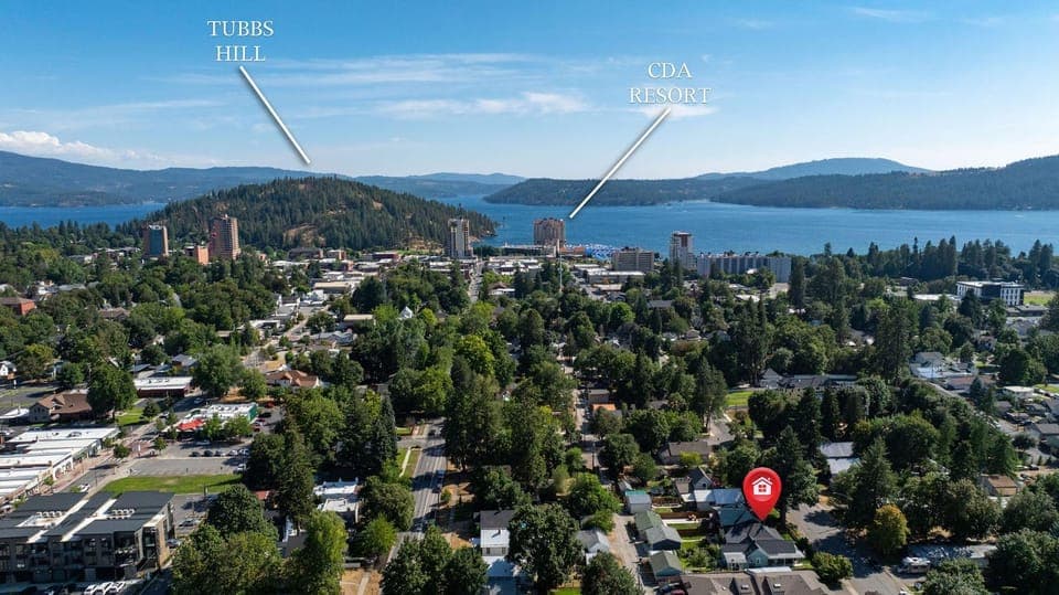 Nearby landmark, Day, Neighbourhood, Natural landscape, Bird's eye view, City view, Lake view, Mountain view, Street view