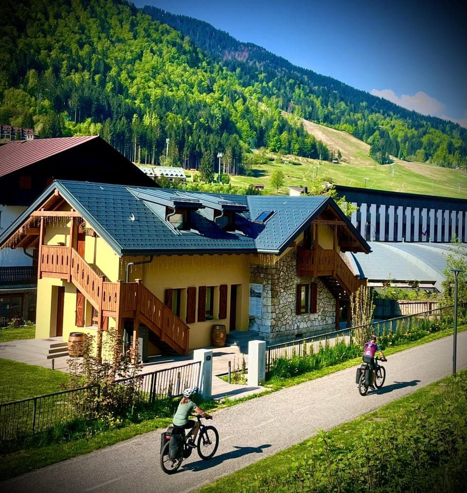 Property building, Day, Natural landscape, Cycling, Mountain view