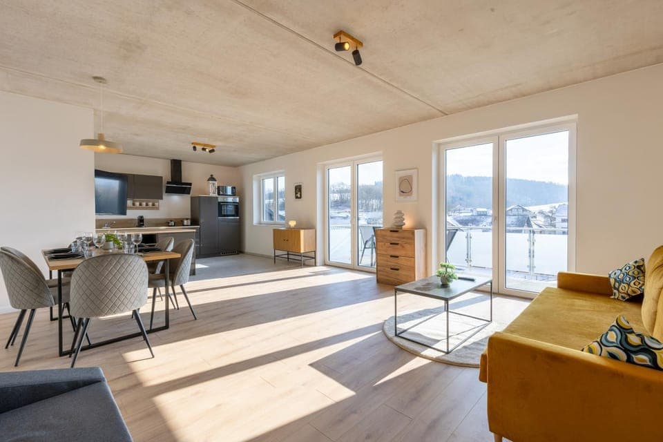 TV and multimedia, Kitchen or kitchenette, Living room, Seating area, Dining area