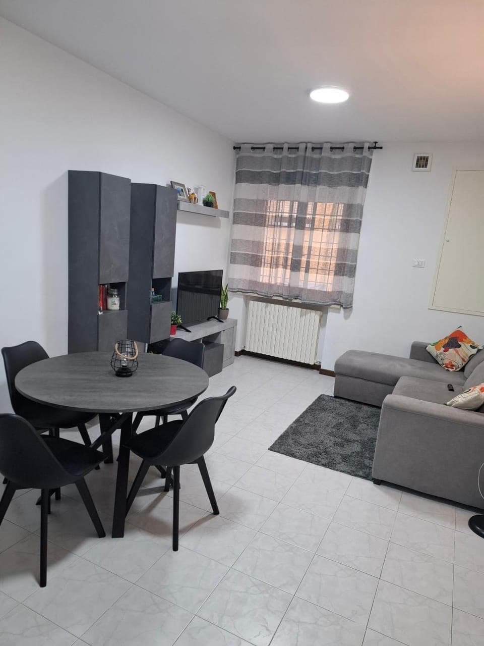 TV and multimedia, Living room, Seating area, Dining area