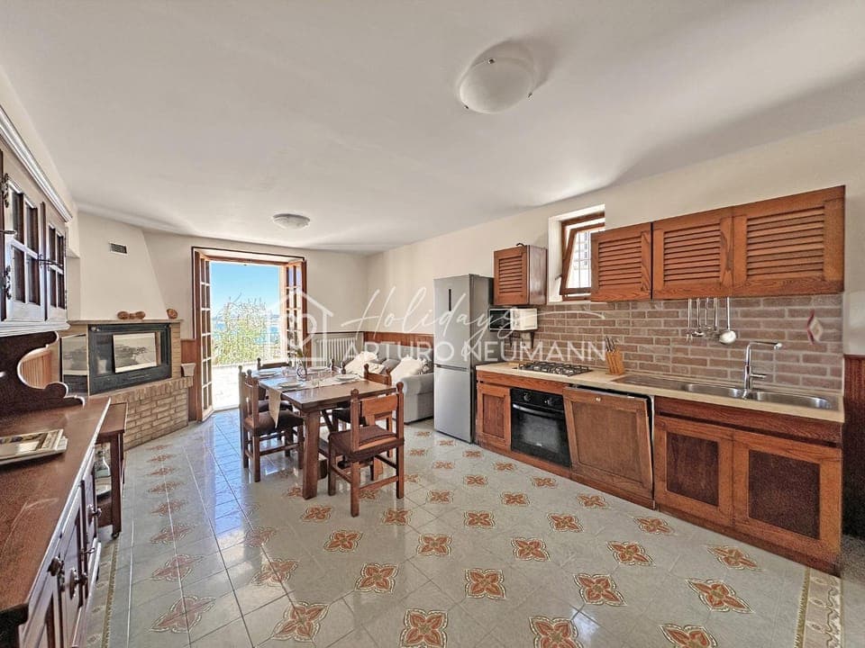 Kitchen or kitchenette, Dining area, dishwasher, oven, pet friendly, stove