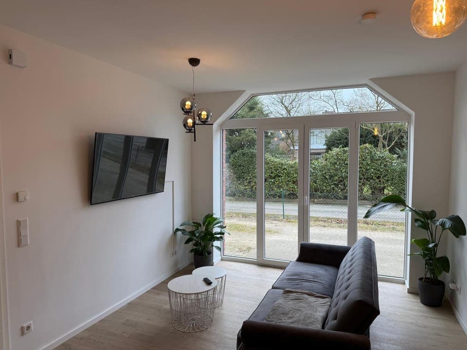 Communal lounge/ TV room, TV and multimedia, Living room, Seating area, Evening entertainment