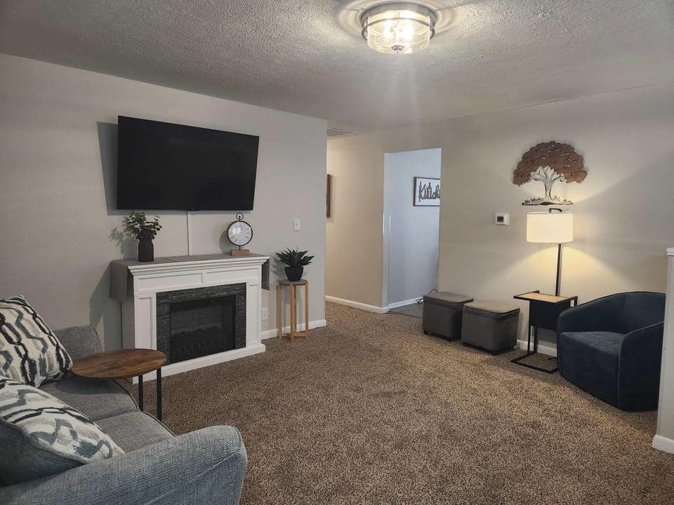 Modern and Cozy Space Near Columbus Attractions House in Columbus